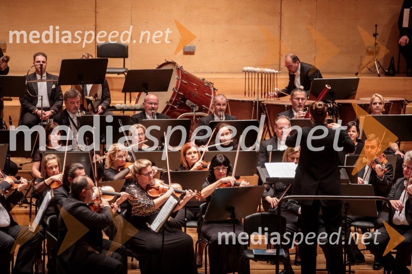  Alevtina Ioffe, dirigentkaMadžarski narodni filharmonični orkester na odru Cankarjevega doma