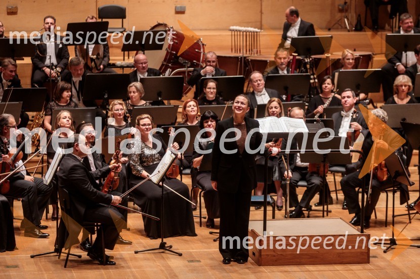  Alevtina Ioffe, dirigentkaMadžarski narodni filharmonični orkester na odru Cankarjevega doma