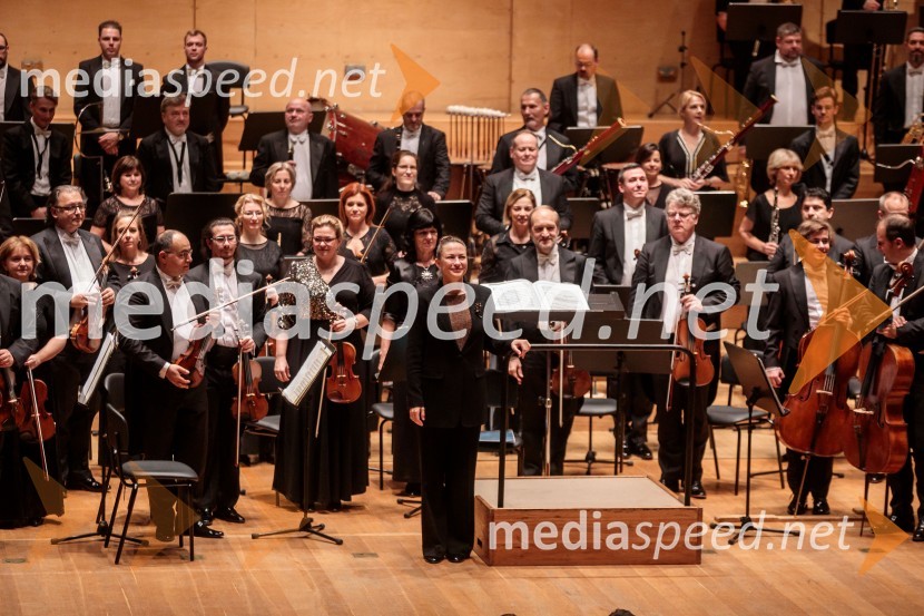  Alevtina Ioffe, dirigentkaMadžarski narodni filharmonični orkester na odru Cankarjevega doma