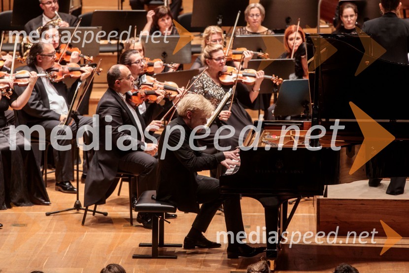  Alexander Malofeev, solist, klavirMadžarski narodni filharmonični orkester na odru Cankarjevega doma