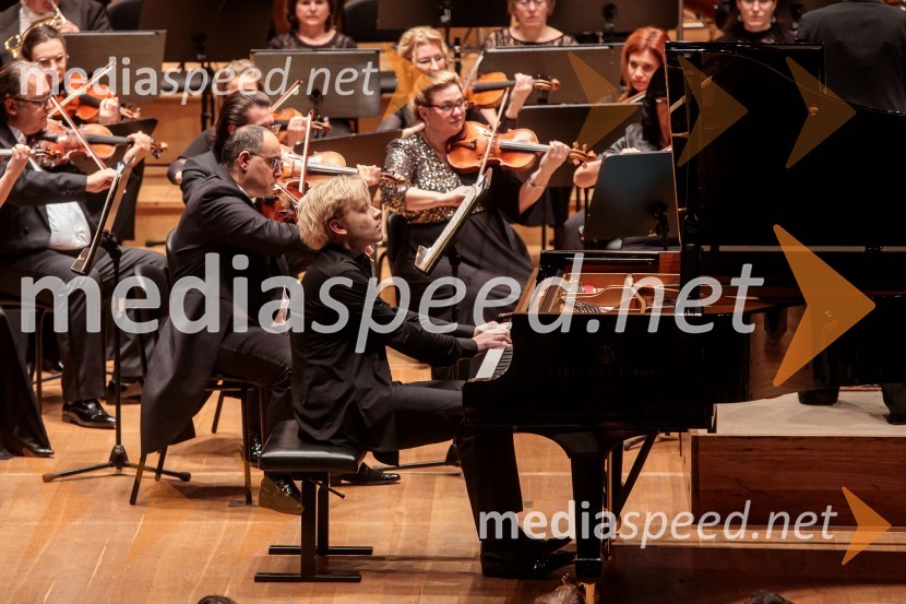  Alexander Malofeev, solist, klavirMadžarski narodni filharmonični orkester na odru Cankarjevega doma