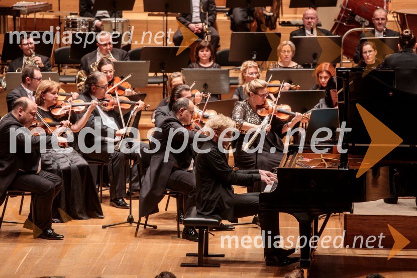  Alexander Malofeev, solist, klavirMadžarski narodni filharmonični orkester na odru Cankarjevega doma