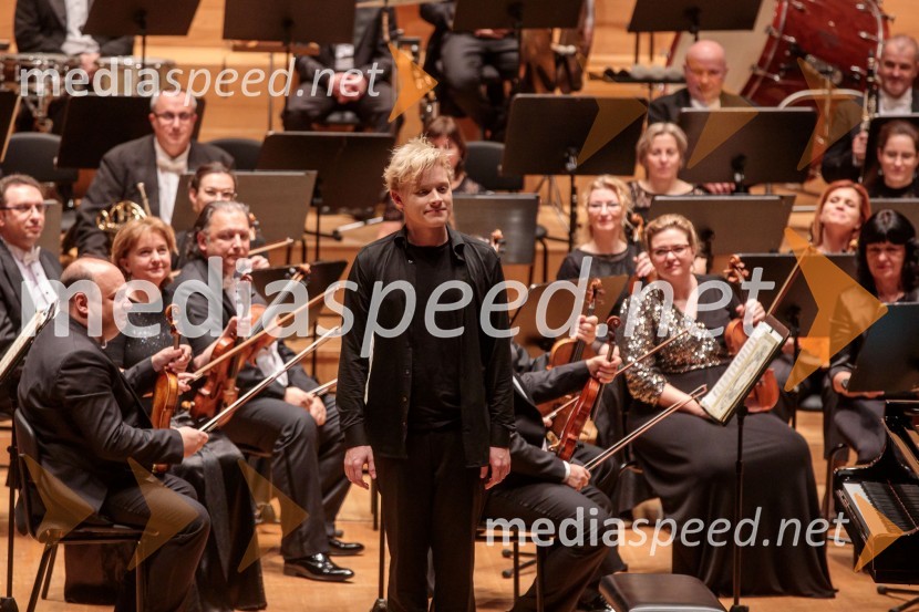  Alexander Malofeev, solist, klavirMadžarski narodni filharmonični orkester na odru Cankarjevega doma