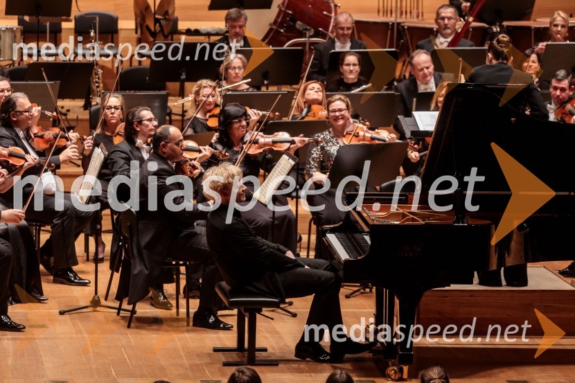  Alexander Malofeev, solist, klavirMadžarski narodni filharmonični orkester na odru Cankarjevega doma