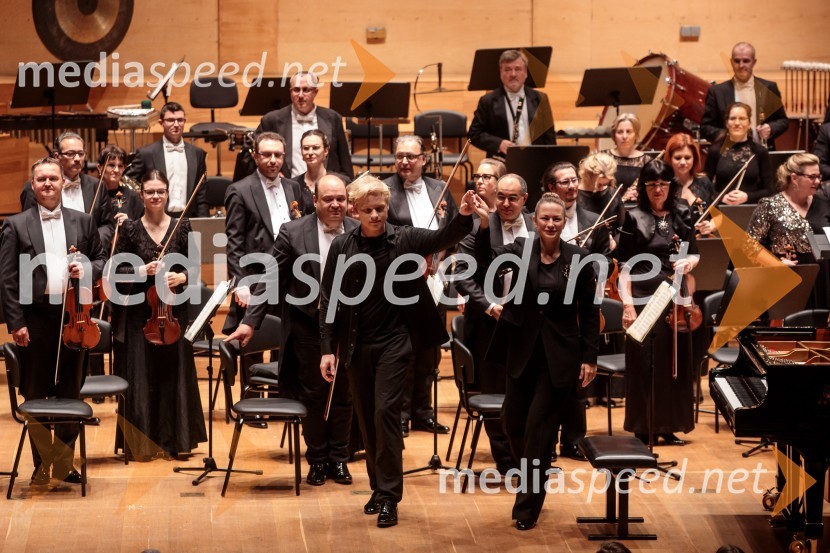  Alexander Malofeev, solist, klavir;  Alevtina Ioffe, dirigentkaMadžarski narodni filharmonični orkester na odru Cankarjevega doma