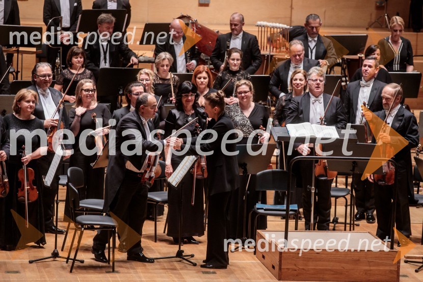  ... ;  Alevtina Ioffe, dirigentkaMadžarski narodni filharmonični orkester na odru Cankarjevega doma