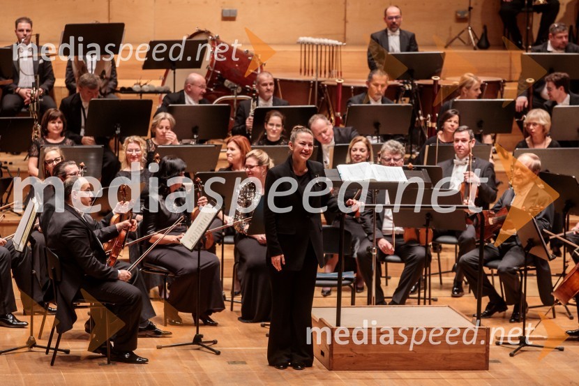  Alevtina Ioffe, dirigentkaMadžarski narodni filharmonični orkester na odru Cankarjevega doma