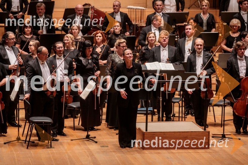  Alevtina Ioffe, dirigentkaMadžarski narodni filharmonični orkester na odru Cankarjevega doma