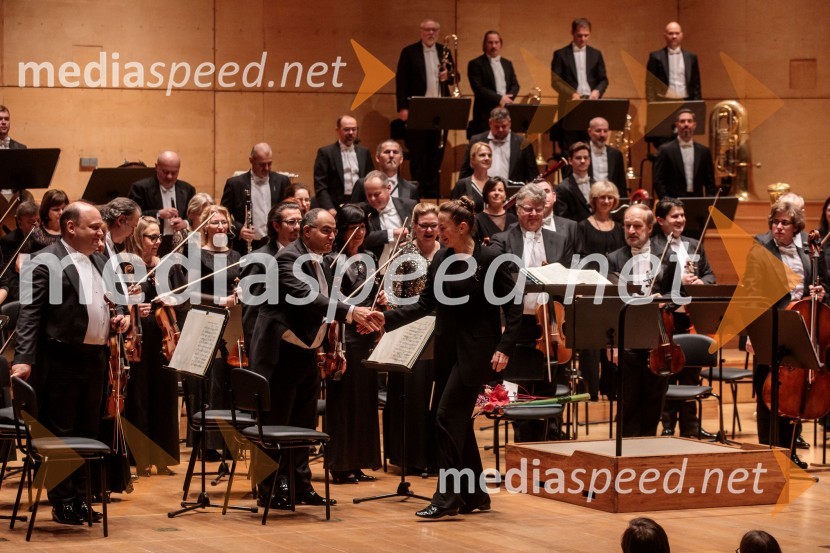  ... ;  Alevtina Ioffe, dirigentkaMadžarski narodni filharmonični orkester na odru Cankarjevega doma