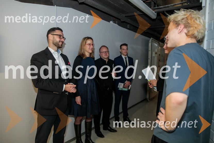  Andor Ferenc Dávid, madžarski veleposlanik v Sloveniji;  ... ; mag. Aleš Drenik, vodja programa resne glasbe, opere in balet, Cankarjev dom;  ... ;  Alexander Malofeev, solist, klavirMadžarski narodni filharmonični orkester na odru Cankarjevega doma