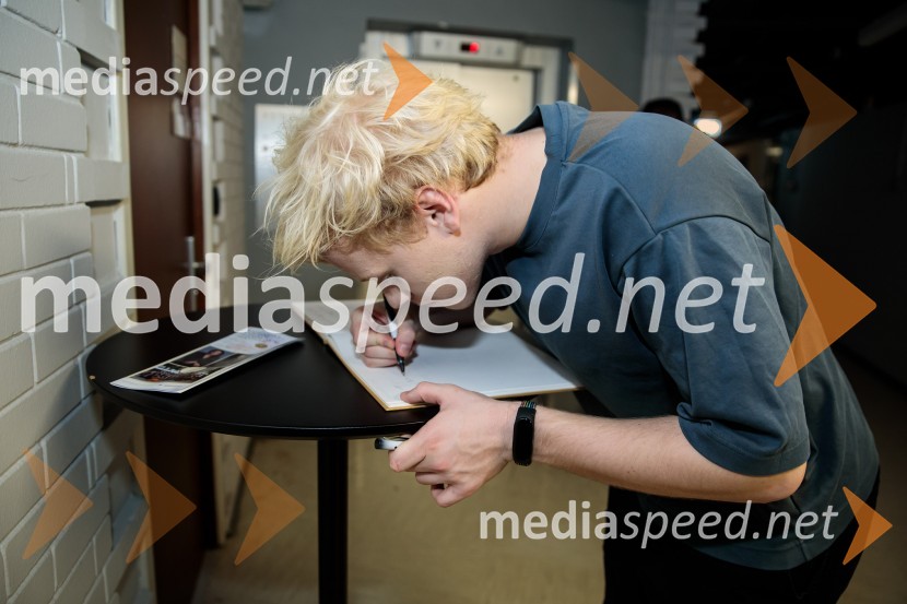  Alexander Malofeev, solist, klavirMadžarski narodni filharmonični orkester na odru Cankarjevega doma