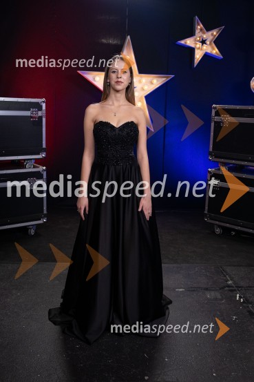  Nuša Bezjak, pevkaSlovenija ima talent 2023, peta polfinalna oddaja