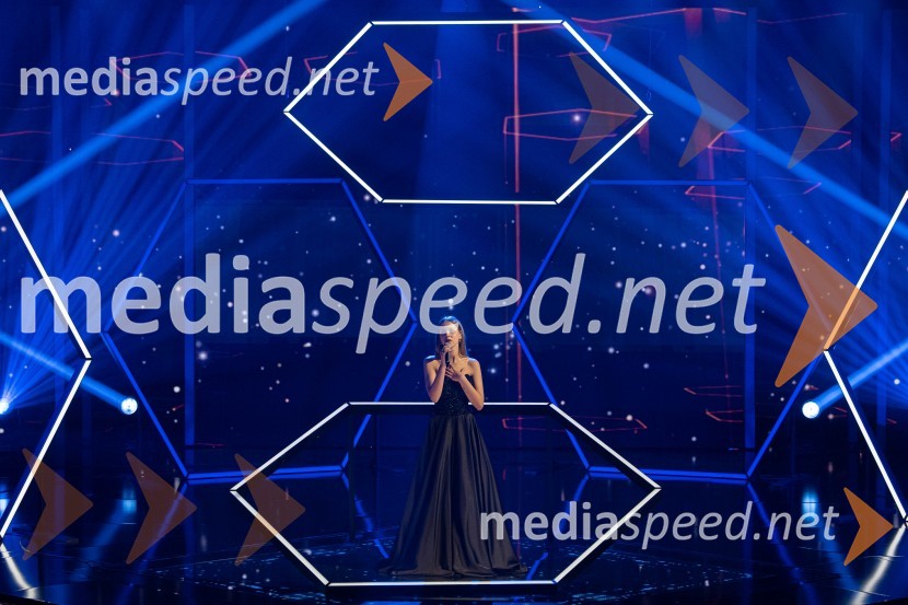  Nuša Bezjak, pevkaSlovenija ima talent 2023, peta polfinalna oddaja