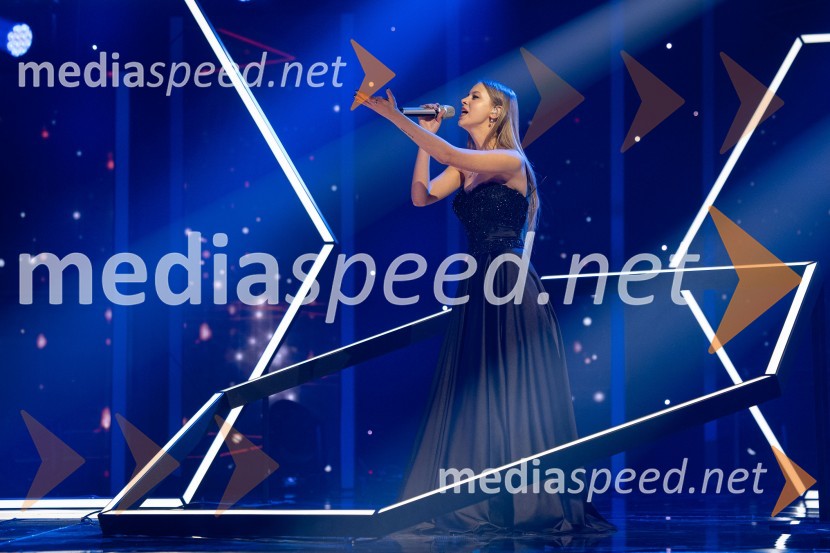  Nuša Bezjak, pevkaSlovenija ima talent 2023, peta polfinalna oddaja