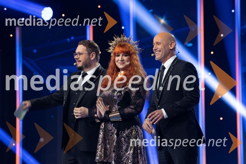  Sašo Stare, stand up komik, voditelj;   Maja Drljepan, pevka;  Peter Poles, televizijski voditeljSlovenija ima talent 2023, peta polfinalna oddaja
