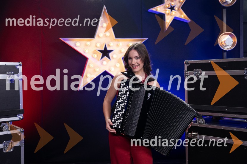  Špela Šemrl, harmonikaricaSlovenija ima talent 2023, peta polfinalna oddaja