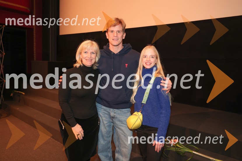  Špela Levičnik Oblak, scenaristka;  Lukas Zuschlag, baletnik, koreograf;  ... Življenja Tomaža Kajzerja, druga sezona nanizanke