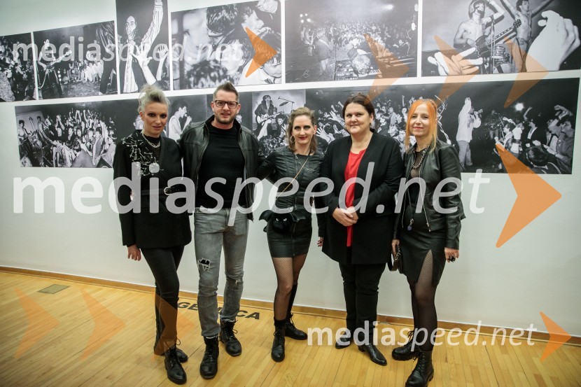  ... ;  ... ;  Katja Ogrin, kustosinja, Cankarjev dom;  Uršula Cetinski, generalna direktorica, Cankarjev dom;  Zvezdana Lazar, Cankarjev domOdprtje razstave Slovenski punk in fotografija, Cankarjev dom