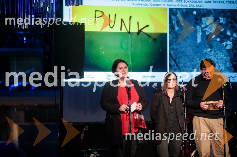  Uršula Cetinski, generalna direktorica, Cankarjev dom; dr. Marina Gržinić, ZRC SAZU; prof. dr. Oto Luthar, znanstveni svetnik in direktor ZRC SAZUOdprtje razstave Slovenski punk in fotografija, Cankarjev dom