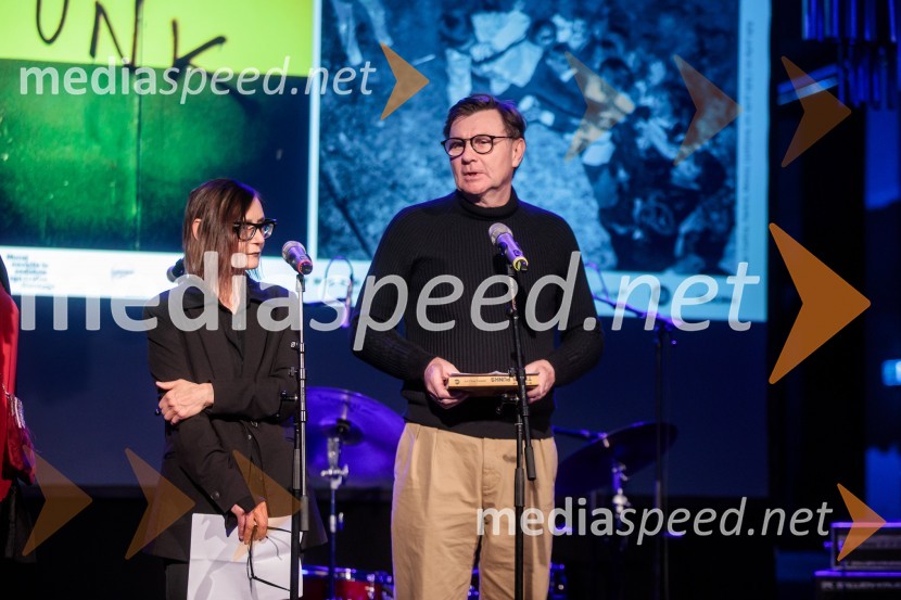 dr. Marina Gržinić, ZRC SAZU; prof. dr. Oto Luthar, znanstveni svetnik in direktor ZRC SAZUOdprtje razstave Slovenski punk in fotografija, Cankarjev dom