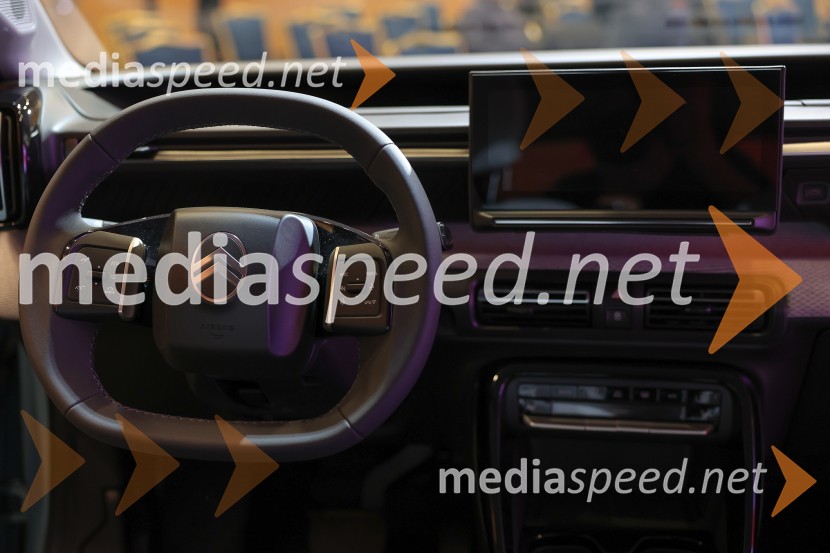 Nov ë-C3, predstavitev