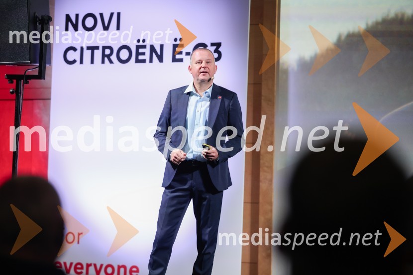 Nov ë-C3, predstavitev