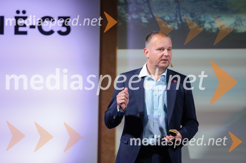 Nov ë-C3, predstavitev