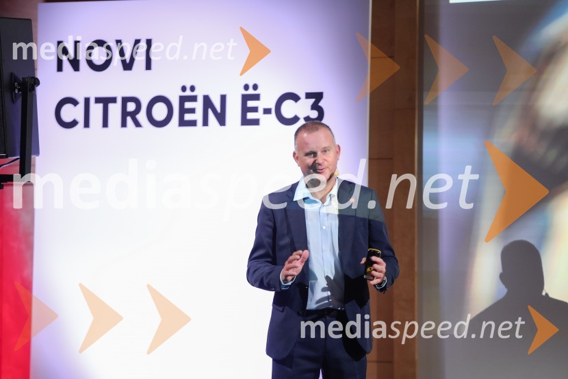 Nov ë-C3, predstavitev