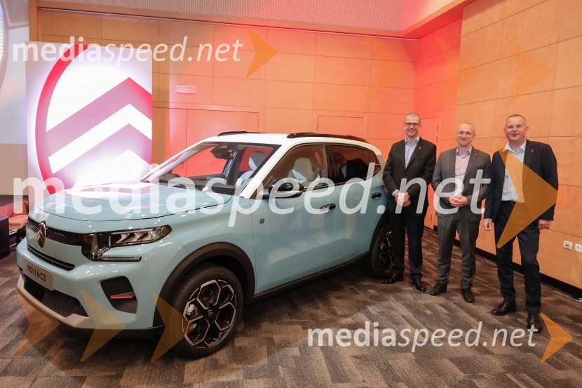 Nov ë-C3, predstavitev