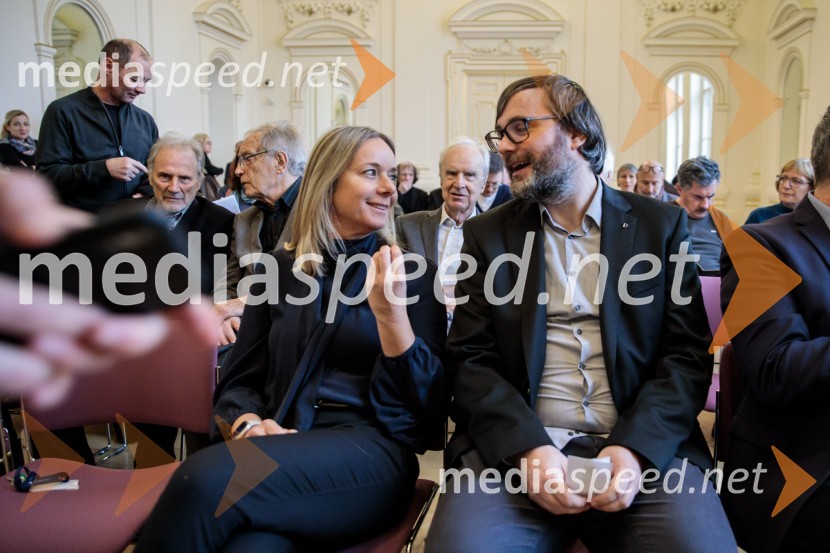  Simona Mele, predsednica uprave Mladinska knjiga;  Aljoša Harlamov, urednik Cankarjeve založbePredstavitev monografije Mojstri slovenskega impresionizma