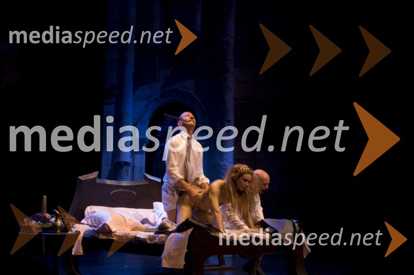 Osli, prizor iz predstaveOsli, premiera v MGL