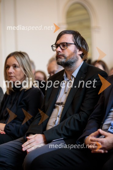  Aljoša Harlamov, urednik Cankarjeve založbePredstavitev monografije Mojstri slovenskega impresionizma