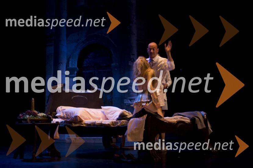 Osli, prizor iz predstaveOsli, premiera v MGL