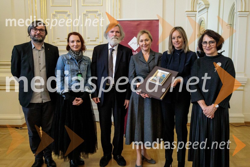 Aljoša Harlamov, urednik Cankarjeve založbe;  Nina Žitko Pucer, urednica, Cankarjeva založba; prof. dr. Milček Komelj, SAZU; dr. Barbara Jaki, direktorica Narodne galerije Ljubljana, muzejska svetnica;  Simona Mele, predsednica uprave Mladinska knjiga;  Suzana Duhovnik, ilustratorkaPredstavitev monografije Mojstri slovenskega impresionizma