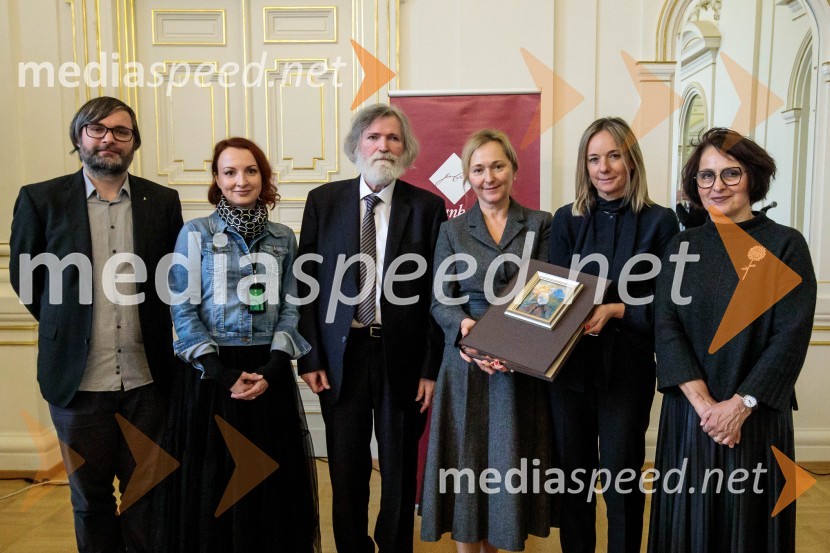  Aljoša Harlamov, urednik Cankarjeve založbe;  Nina Žitko Pucer, urednica, Cankarjeva založba; prof. dr. Milček Komelj, SAZU; dr. Barbara Jaki, direktorica Narodne galerije Ljubljana, muzejska svetnica;  Simona Mele, predsednica uprave Mladinska knjiga;  Suzana Duhovnik, ilustratorkaPredstavitev monografije Mojstri slovenskega impresionizma
