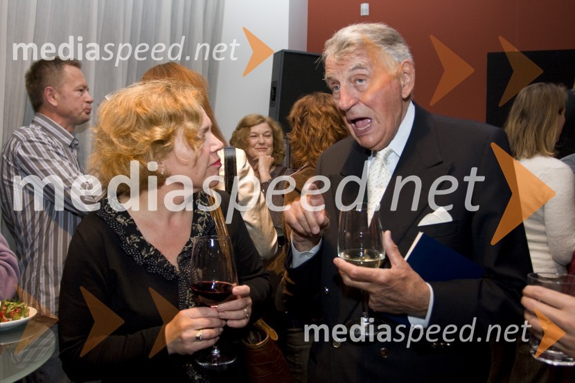 Suzana Golubov, novinarka revije Nova in Demeter Bitenc, igralecOsli, premiera v MGL