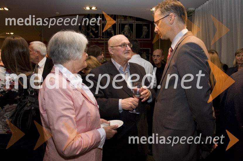 Vasilij Polič, vrhovni sodnik s soprogo in Igor Lukšič, minister za šolstvo in športOsli, premiera v MGL
