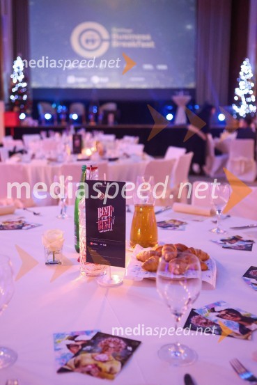 AmCham Poslovna liderka in Poslovni lider leta 2024 sta Anita Ogulin in dr. Jure Leskovec