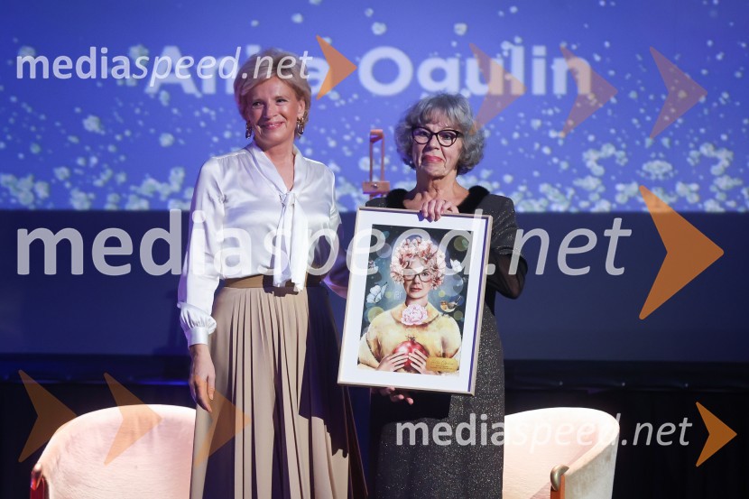  Aleša Mižigoj, direktorica Medex, d. o. o.;  Anita Ogulin, Zveza prijateljev mladineAmCham Poslovna liderka in Poslovni lider leta 2024 sta Anita Ogulin in dr. Jure Leskovec