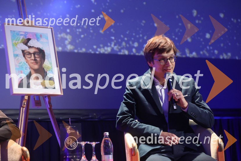  Jure Leskovec, računalničar, podjetnik, profesor na računalničar, podjetnik, profesor na Univerzi StanfordAmCham Poslovna liderka in Poslovni lider leta 2024 sta Anita Ogulin in dr. Jure Leskovec