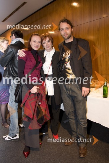 Rosana Hribar, koreografinja, Maja Cerar, lektorica v MGL in Gregor Luštek, koreografOsli, premiera v MGL