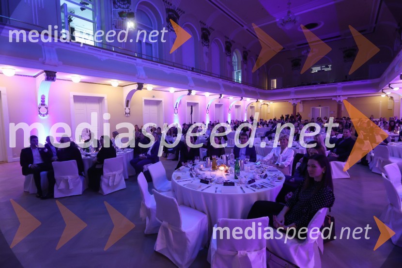 AmCham Poslovna liderka in Poslovni lider leta 2024 sta Anita Ogulin in dr. Jure Leskovec