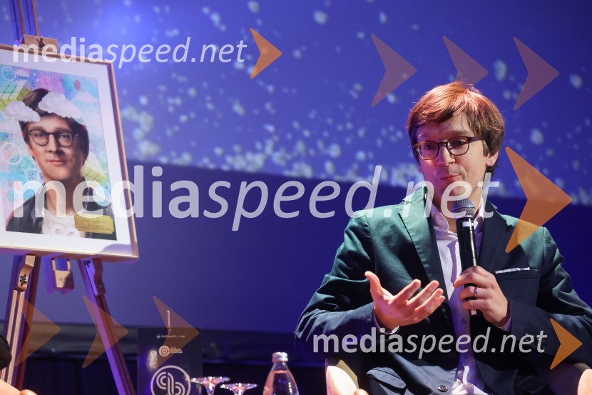  Jure Leskovec, računalničar, podjetnik, profesor na računalničar, podjetnik, profesor na Univerzi StanfordAmCham Poslovna liderka in Poslovni lider leta 2024 sta Anita Ogulin in dr. Jure Leskovec