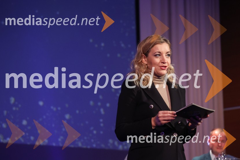  Anja Hlača Ferjančič, novinarka, RTVAmCham Poslovna liderka in Poslovni lider leta 2024 sta Anita Ogulin in dr. Jure Leskovec