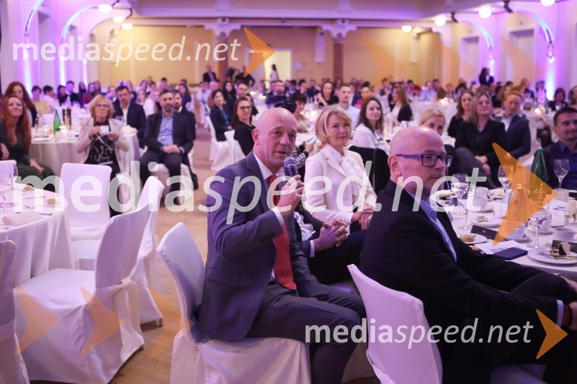 AmCham Poslovna liderka in Poslovni lider leta 2024 sta Anita Ogulin in dr. Jure Leskovec