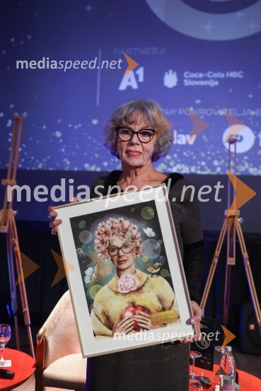  Anita Ogulin, Zveza prijateljev mladineAmCham Poslovna liderka in Poslovni lider leta 2024 sta Anita Ogulin in dr. Jure Leskovec