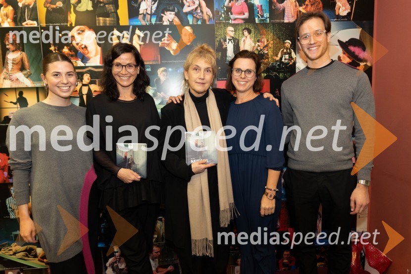  ... ;  Simona  Belle, služba za stike z javnostmi MGL;  Barbara Hieng Samobor, direktorica in umetniška vodja MGL;  Petra Hrastar, MGL;  ... Navodila, premiera drame v MGL