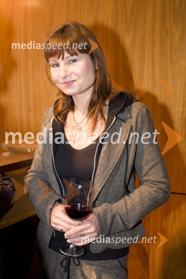 Violeta Tomič, voditeljicaOsli, premiera v MGL