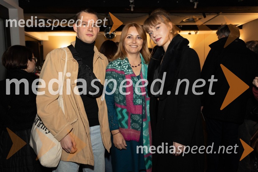  ... ;  Nataša Pevec, koordinatorka trženja MGL;  Julita Kropec, igralkaNavodila, premiera drame v MGL