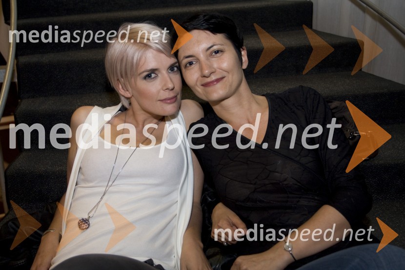 Maša Kljun, voditeljica oddaje Jasno in Glasno in Petra Pogorevc, dramaturginjaOsli, premiera v MGL